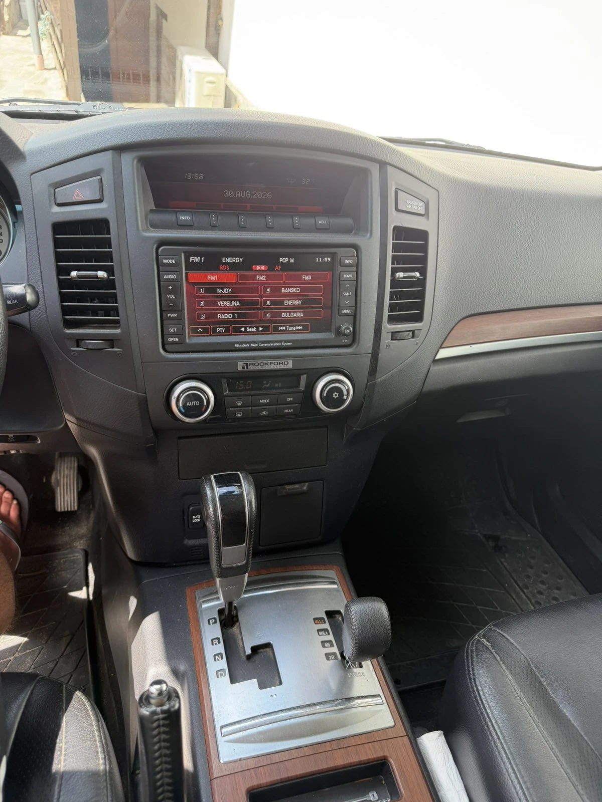 Mitsubishi Pajero, снимка 6 - Автомобили и джипове - 55875636