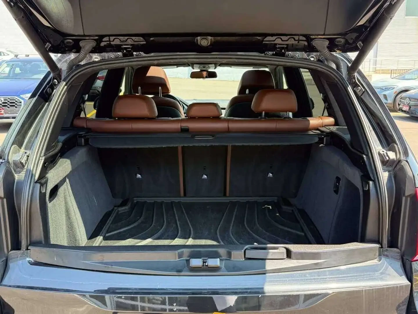 BMW X5 xDrive50i | 2015 | 4.4 V8 | 445 �.�.| 143 635 �� | Mobile.bg � ����������� 11