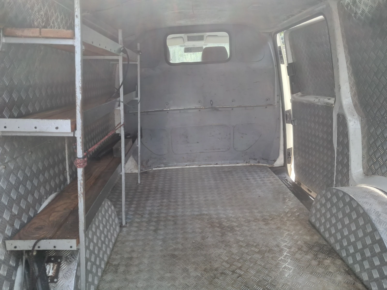 VW Transporter T5-1.9 TDI-216000 км., снимка 12 - Бусове и автобуси - 56198337