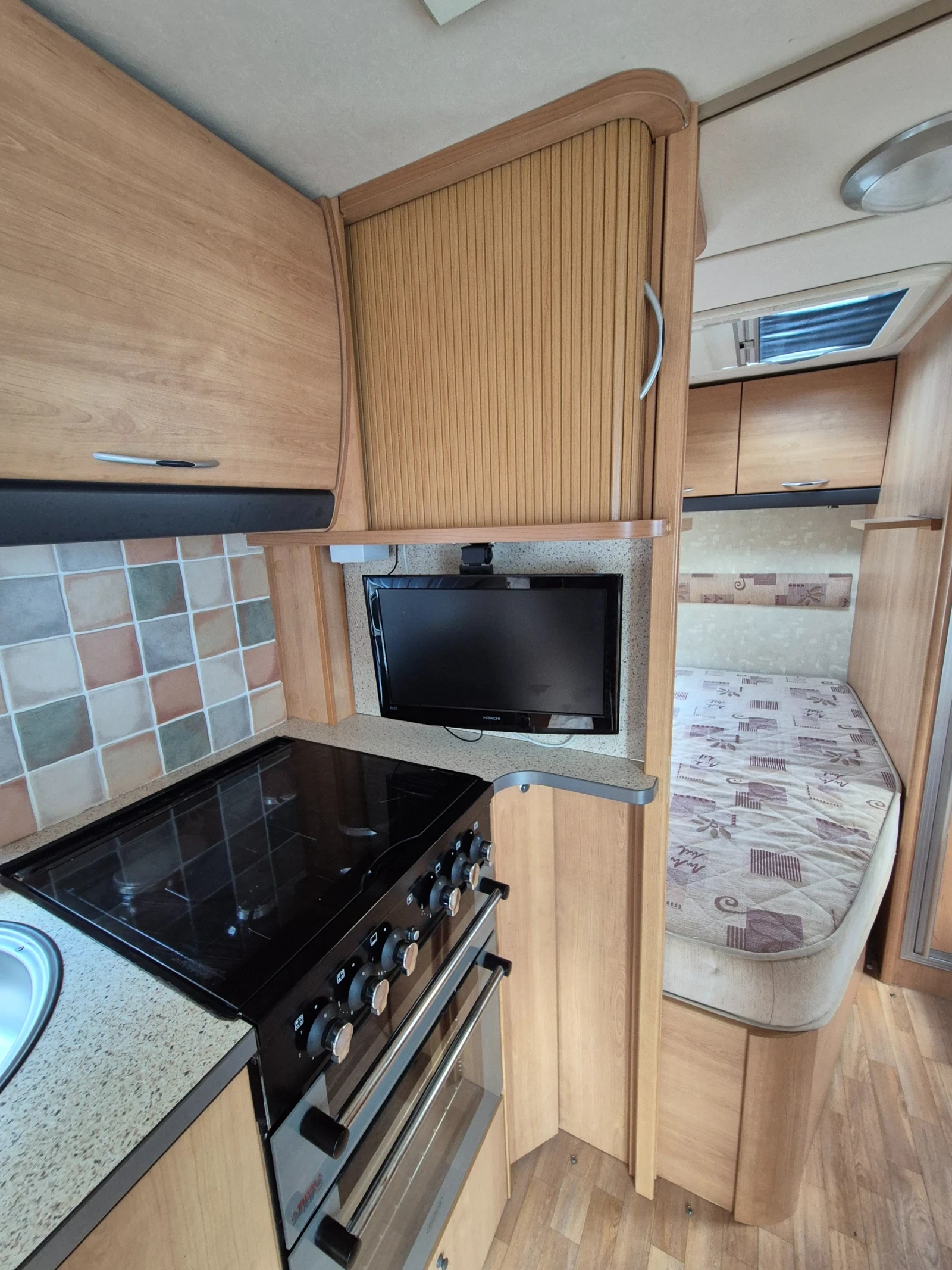 Каравана Други Ace Jubilee , снимка 13 - Каравани и кемпери - 54087778