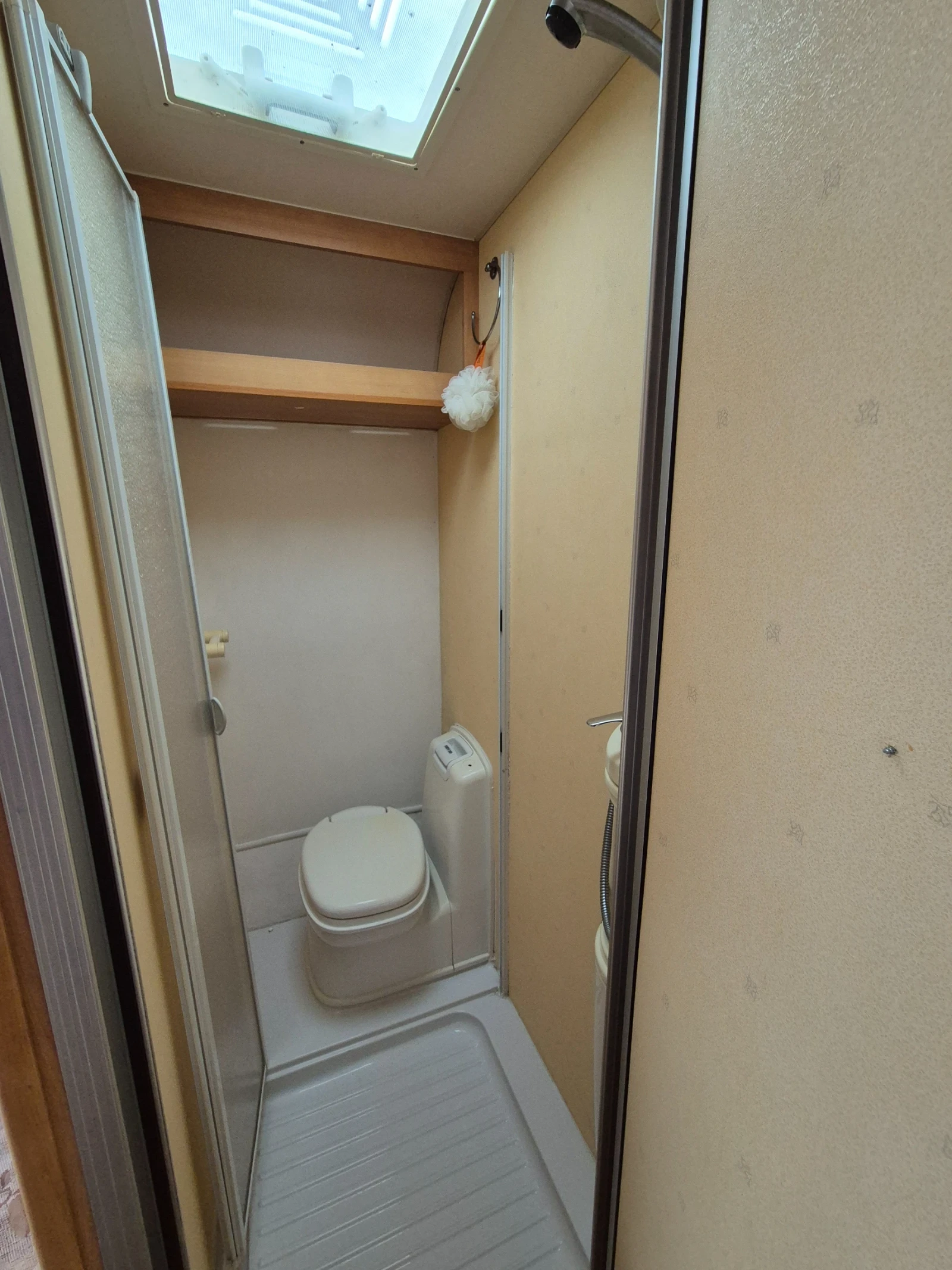 Каравана Други Ace Jubilee , снимка 11 - Каравани и кемпери - 54087778