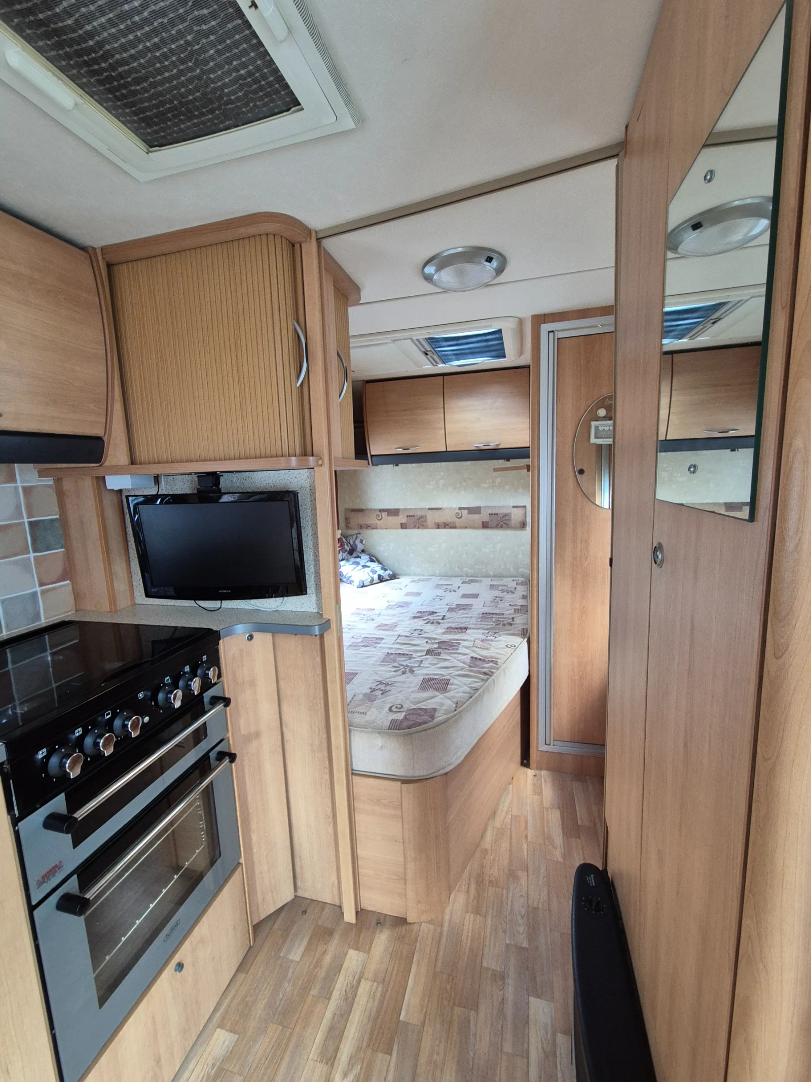 Каравана Други Ace Jubilee , снимка 8 - Каравани и кемпери - 54087778