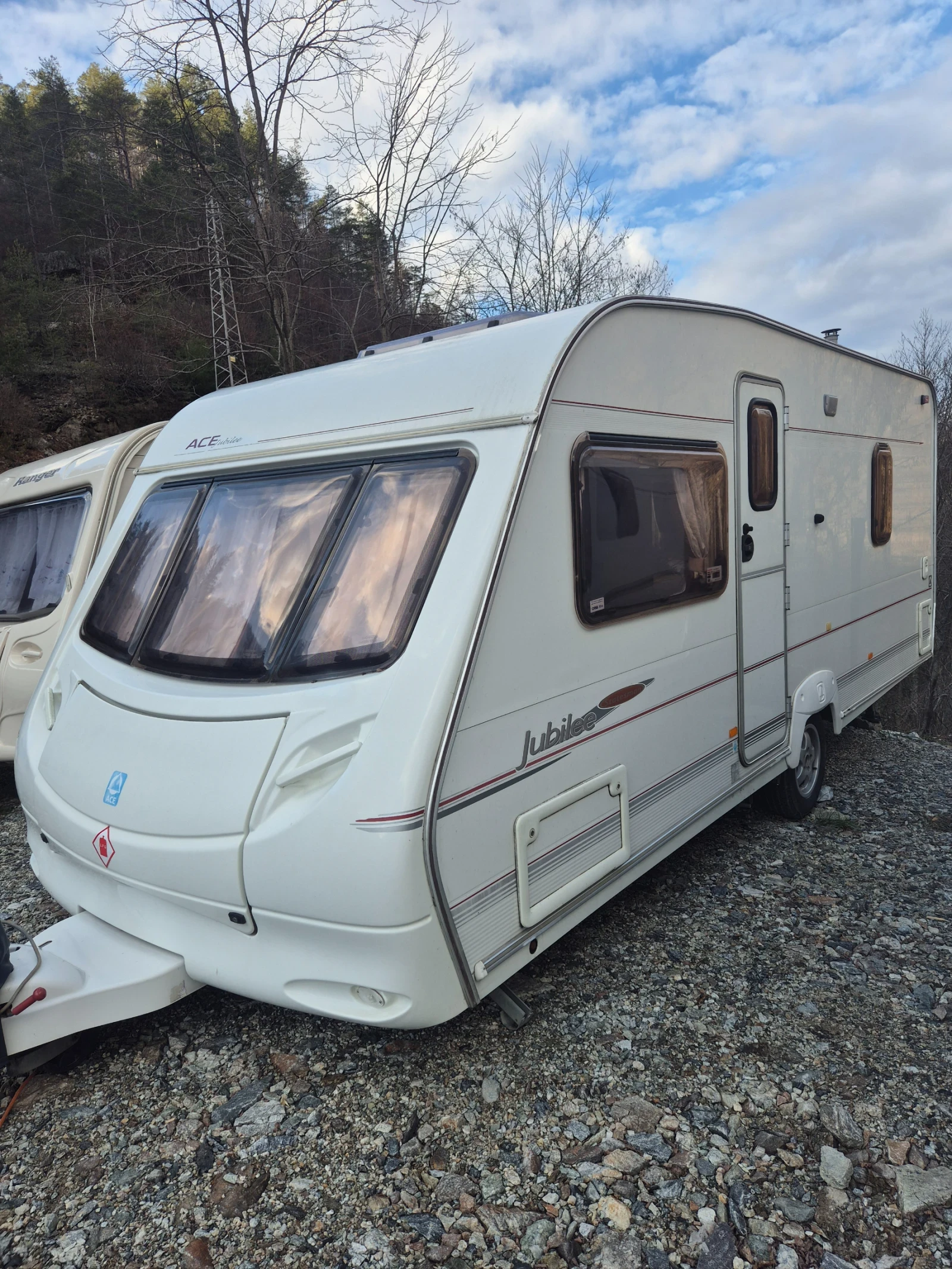 Каравана Други Ace Jubilee , снимка 2 - Каравани и кемпери - 54087778