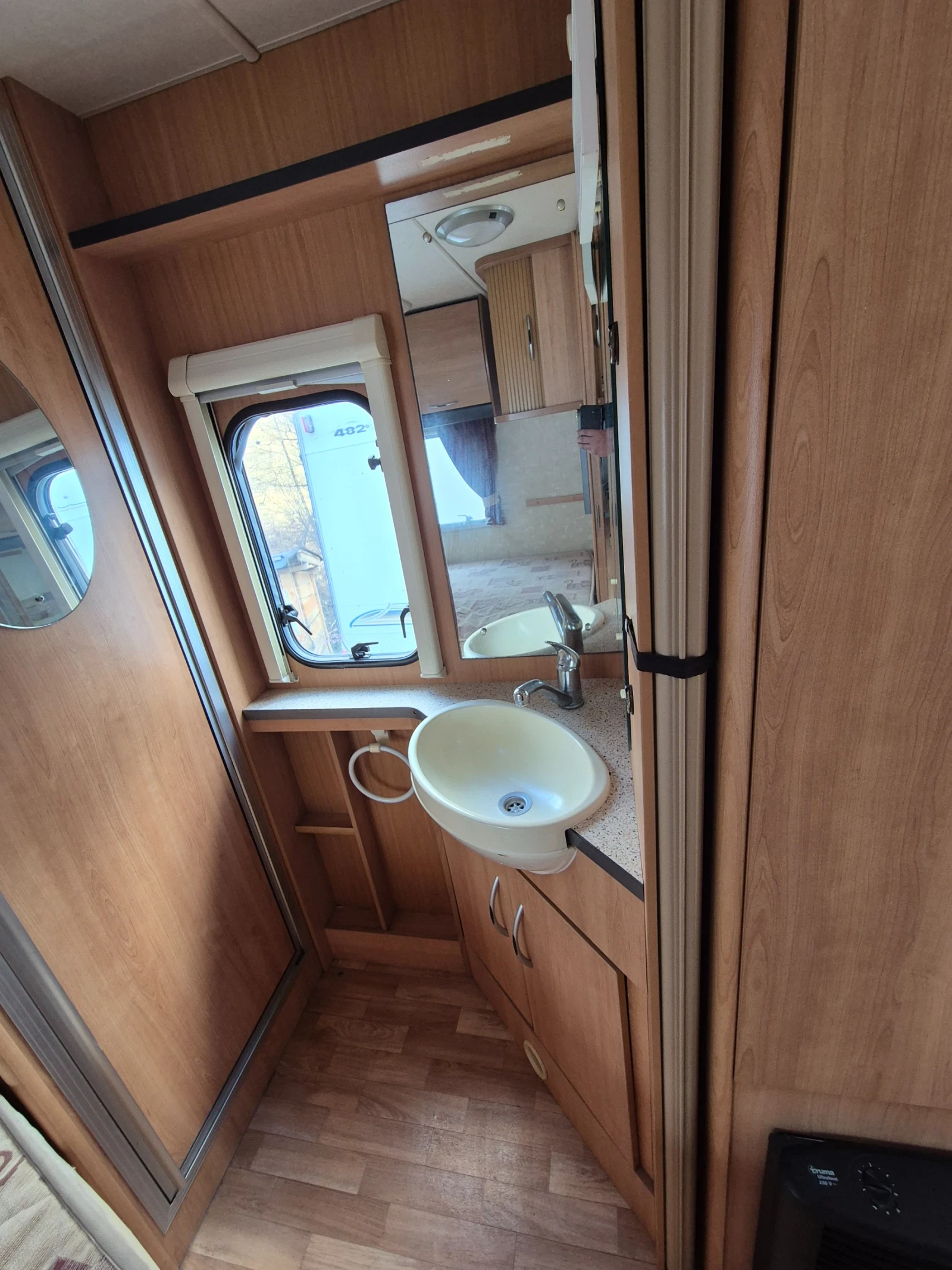 Каравана Други Ace Jubilee , снимка 14 - Каравани и кемпери - 54087778