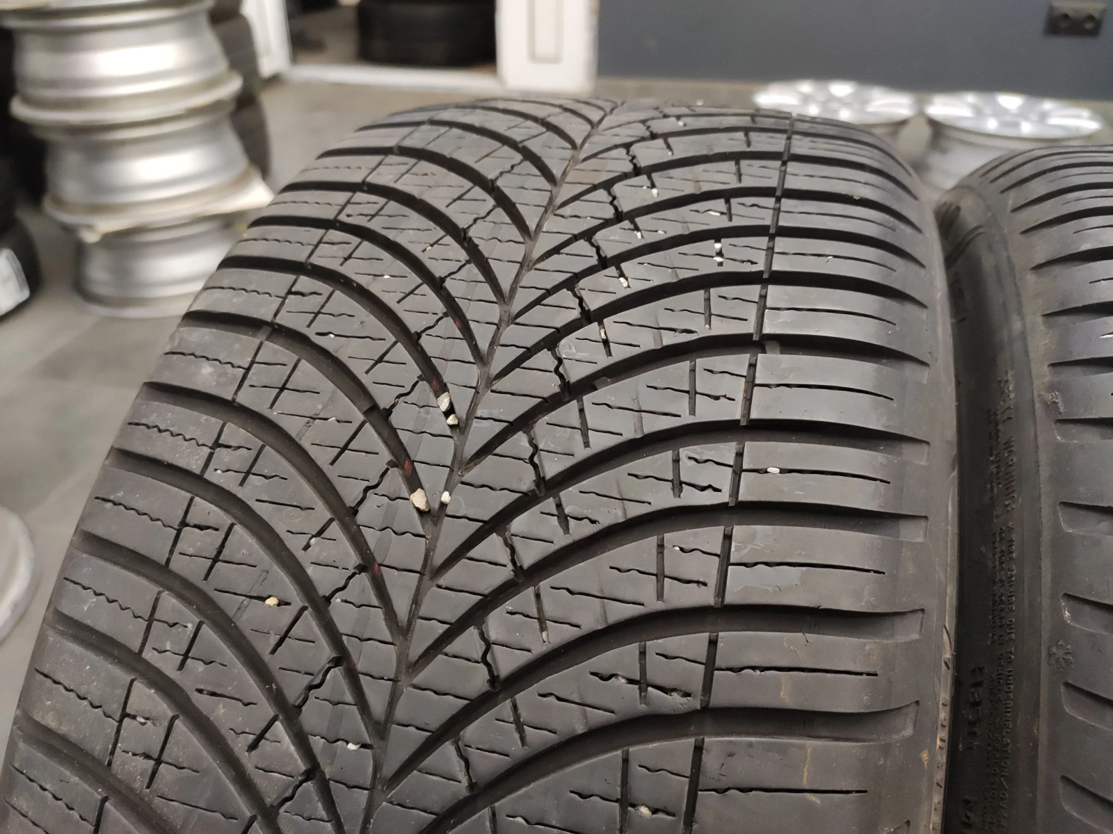  225/40R18 | Mobile.bg   4