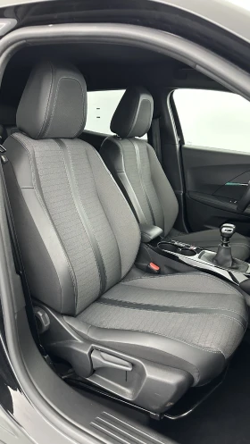 Peugeot 2008 1.2i Allure, снимка 15