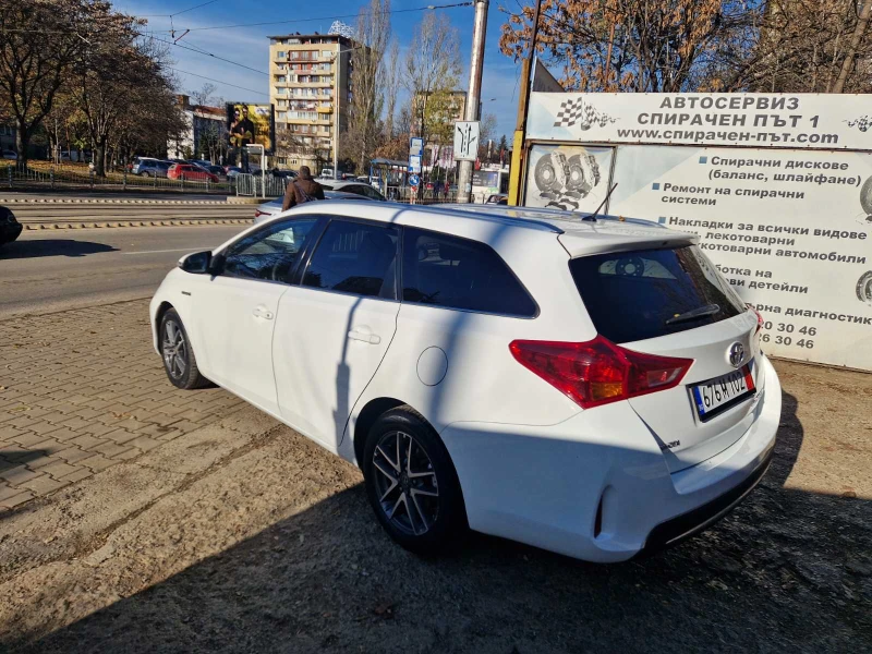 Toyota Auris 1.8 Hybrid, снимка 5 - Автомобили и джипове - 48047883