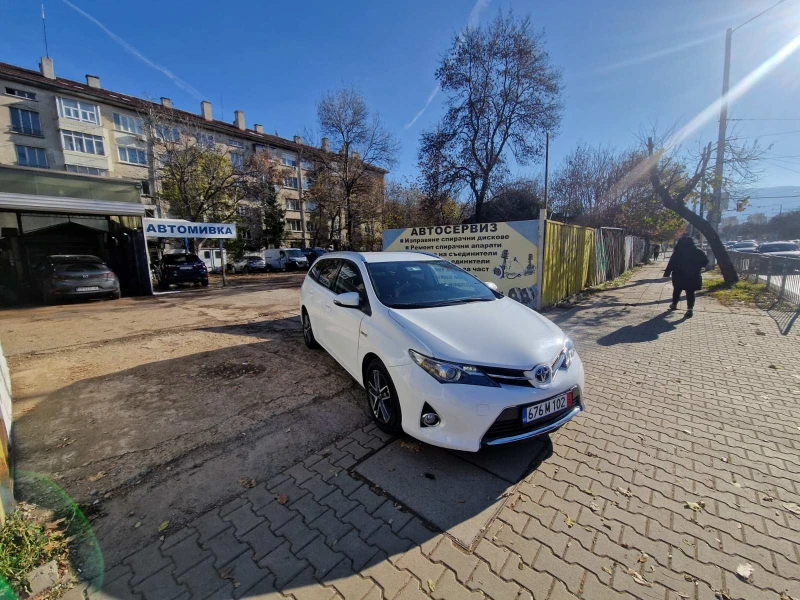 Toyota Auris 1.8 Hybrid, снимка 9 - Автомобили и джипове - 48047883