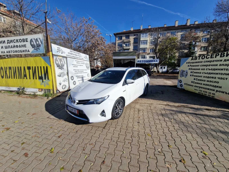 Toyota Auris 1.8 Hybrid, снимка 4 - Автомобили и джипове - 48047883