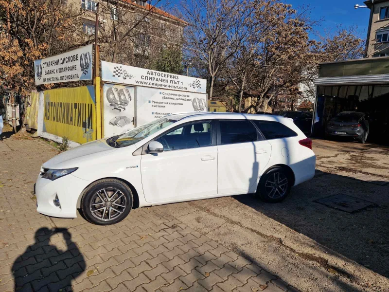 Toyota Auris 1.8 Hybrid, снимка 7 - Автомобили и джипове - 48047883