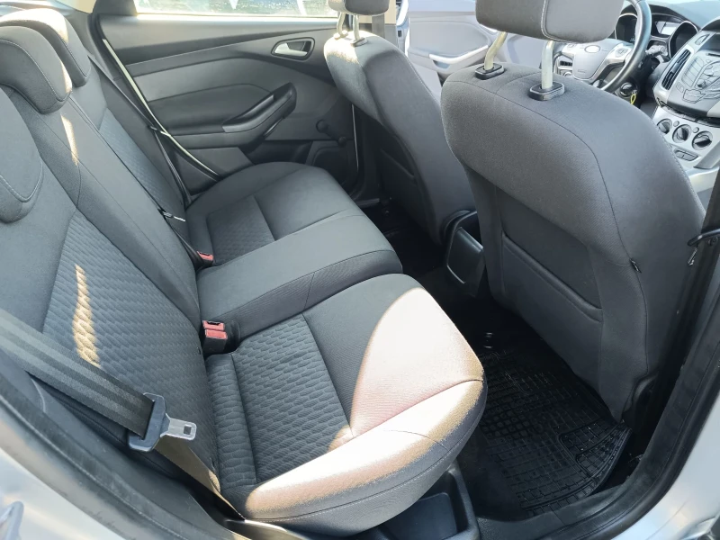 Ford Focus 1.6 TDCI 95кс. НАПЪЛНО ОБСЛУЖЕН!! FULL SERVICE!!, снимка 9 - Автомобили и джипове - 52812137
