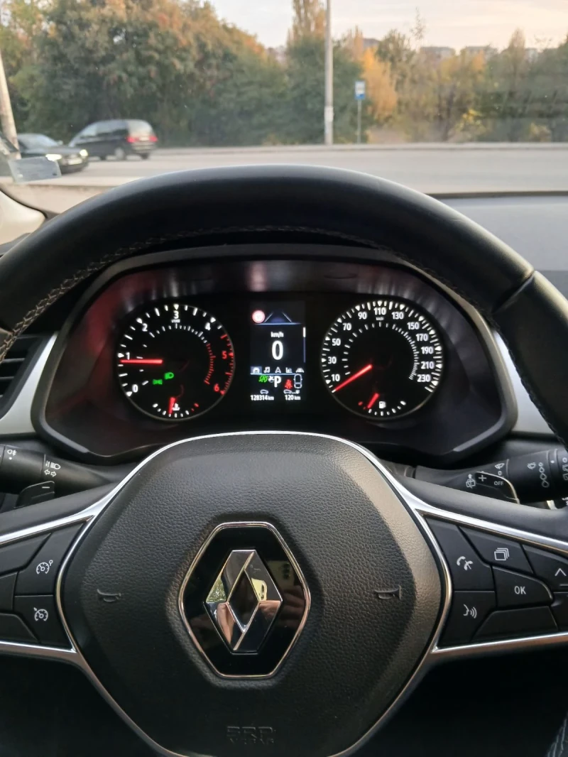 Renault Captur 1.5 dci, снимка 8 - Автомобили и джипове - 53311437