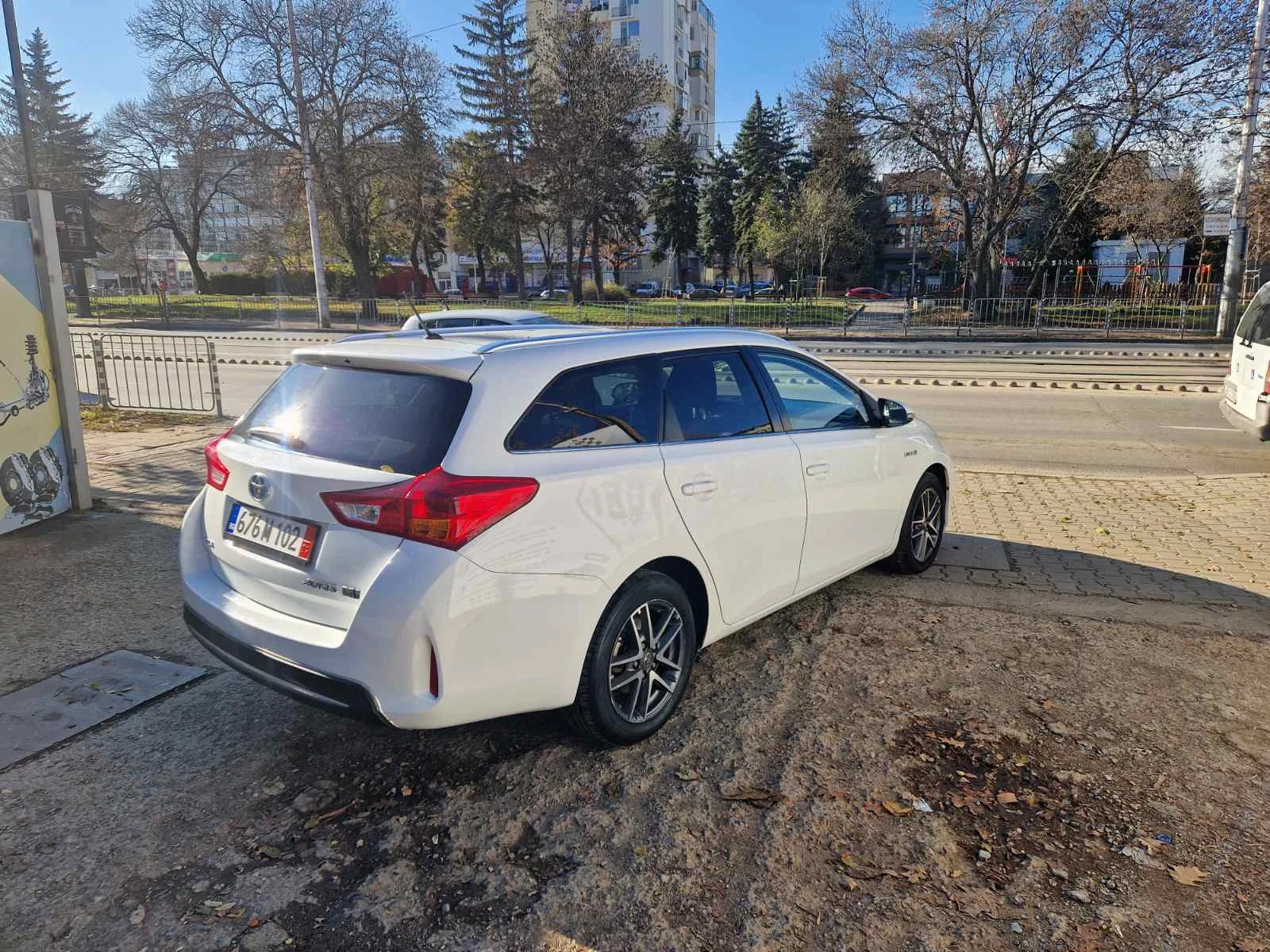 Toyota Auris 1.8 Hybrid - изображение 10