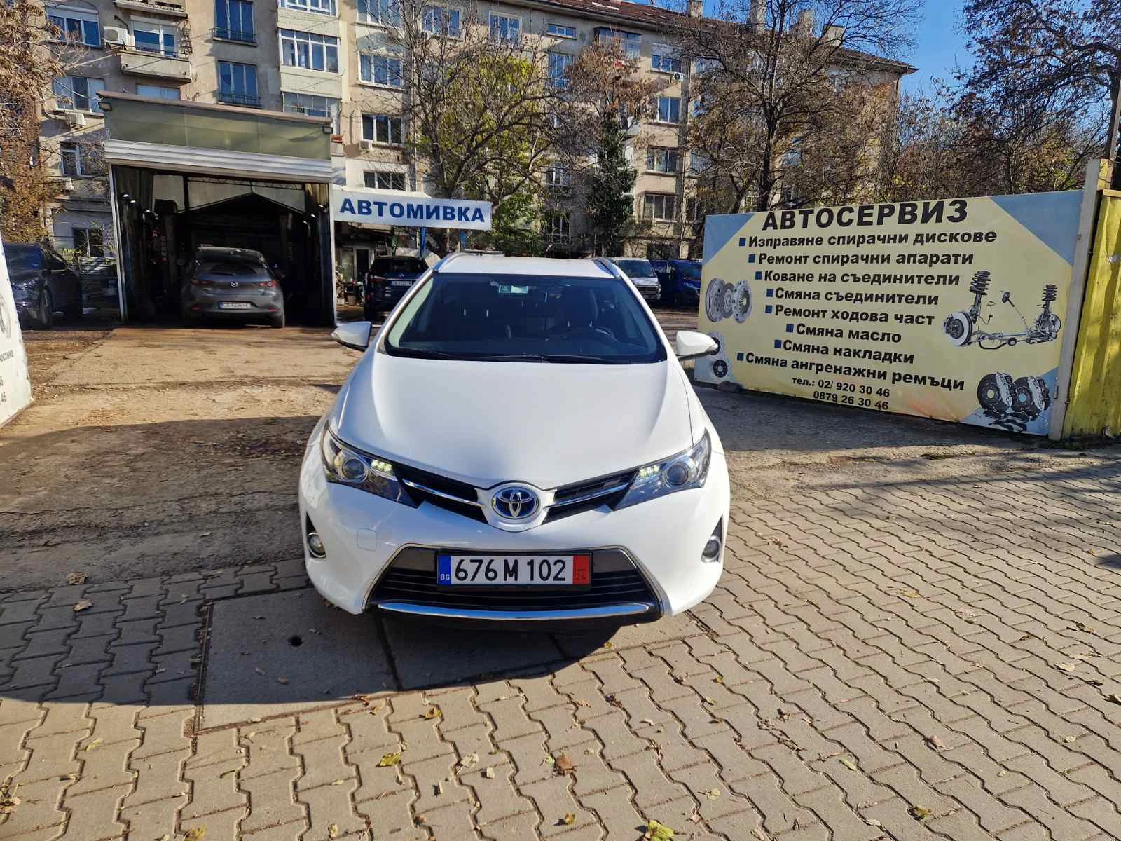 Toyota Auris 1.8 Hybrid - изображение 3