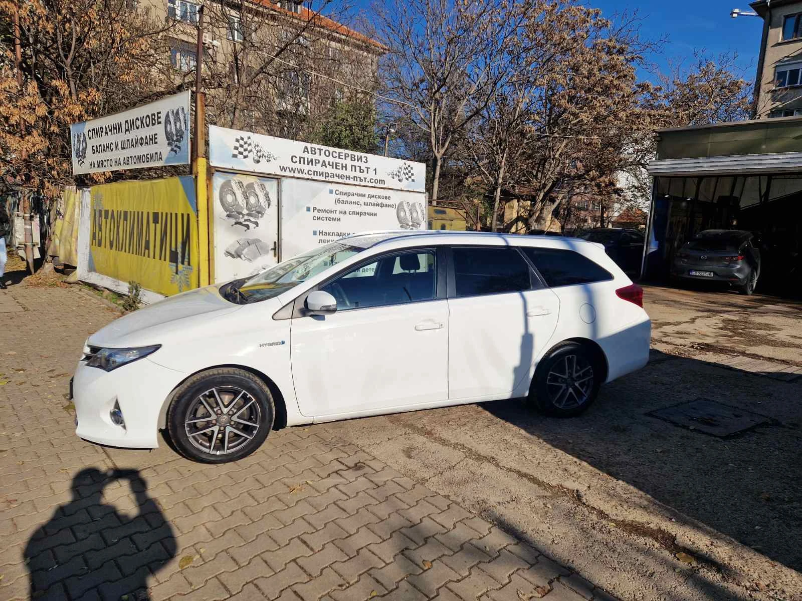 Toyota Auris 1.8 Hybrid - изображение 7