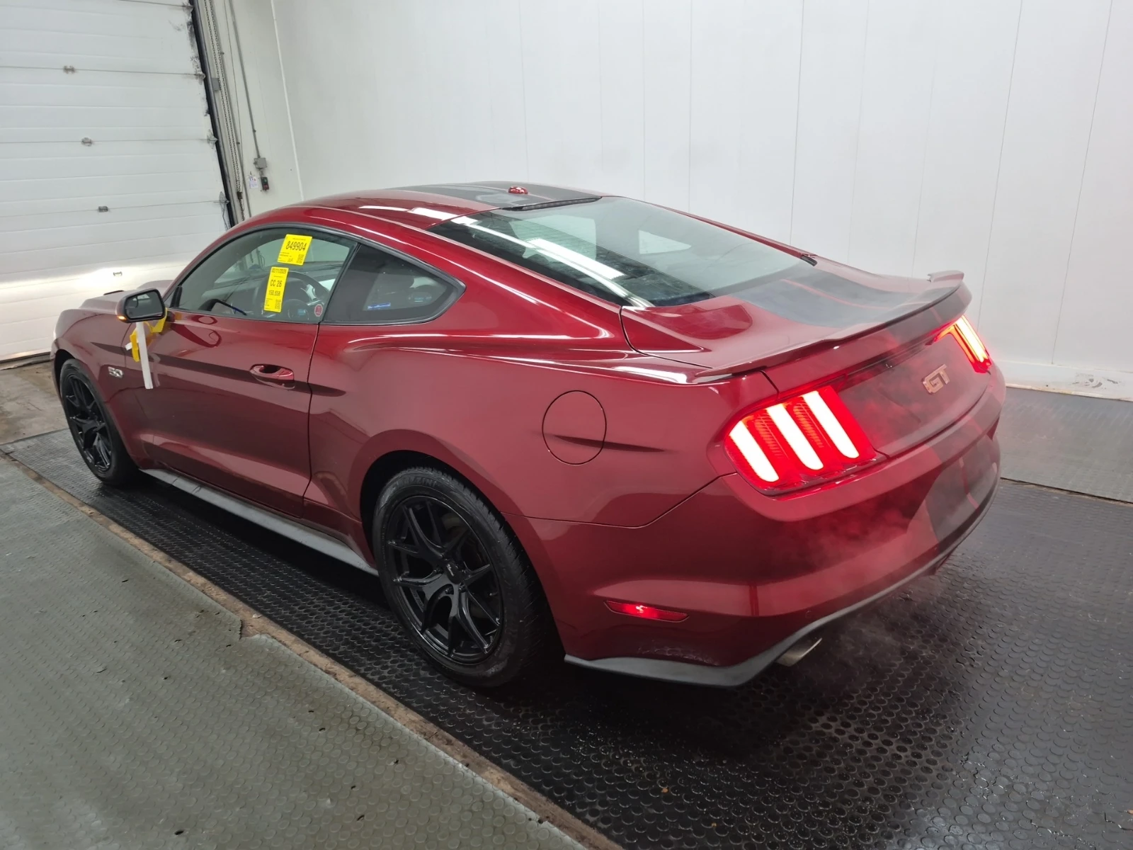 Ford Mustang 5L 8cyl Rear Wheel Drive - изображение 10