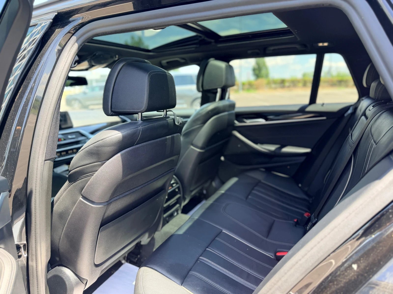 BMW 540 540i Xdrive-Лизинг през Уникредит , снимка 16 - Автомобили и джипове - 53814534