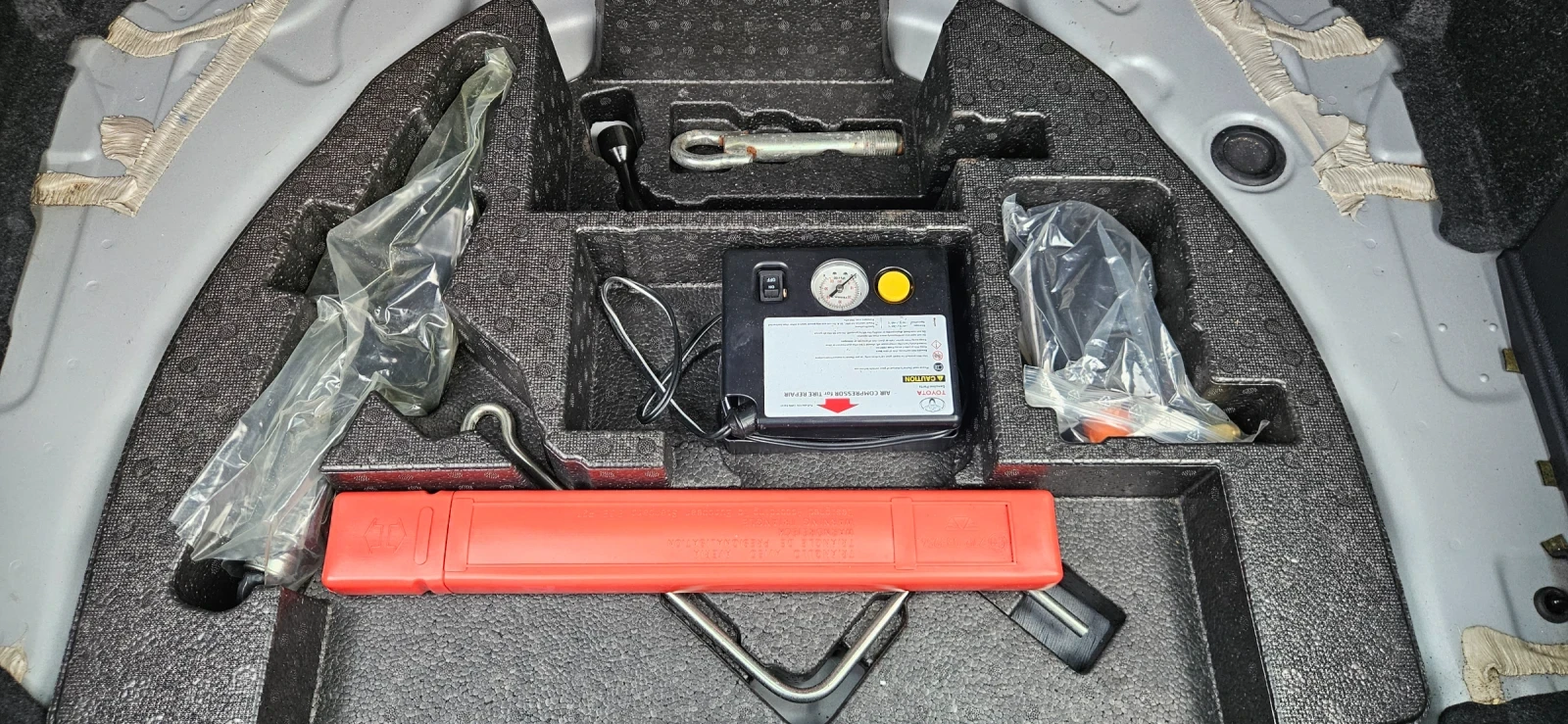 Toyota Auris 1.8 Hybrid, Executive, TOP, снимка 13 - Автомобили и джипове - 53953556