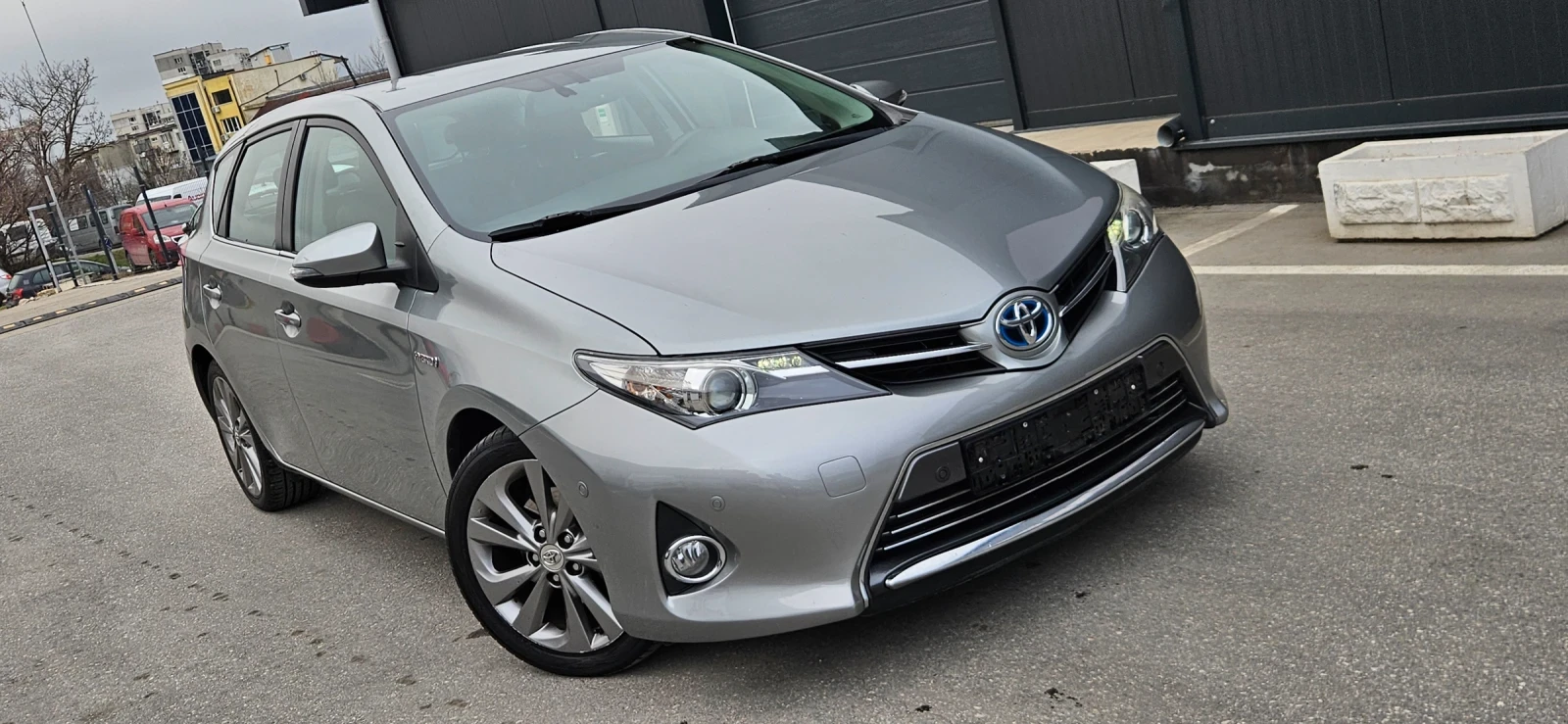 Toyota Auris 1.8 Hybrid, Executive, TOP, снимка 2 - Автомобили и джипове - 53953556