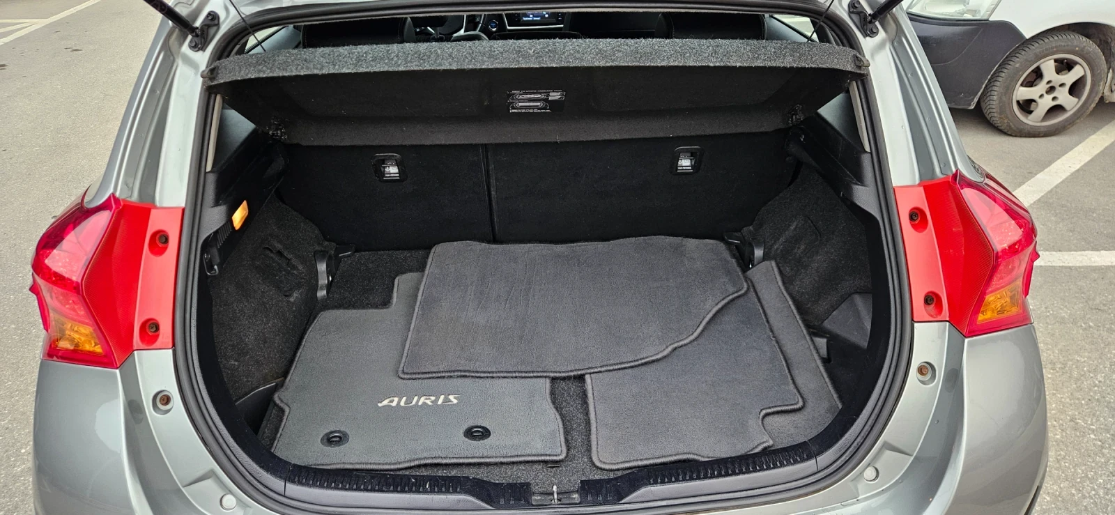 Toyota Auris 1.8 Hybrid, Executive, TOP, снимка 17 - Автомобили и джипове - 53953556