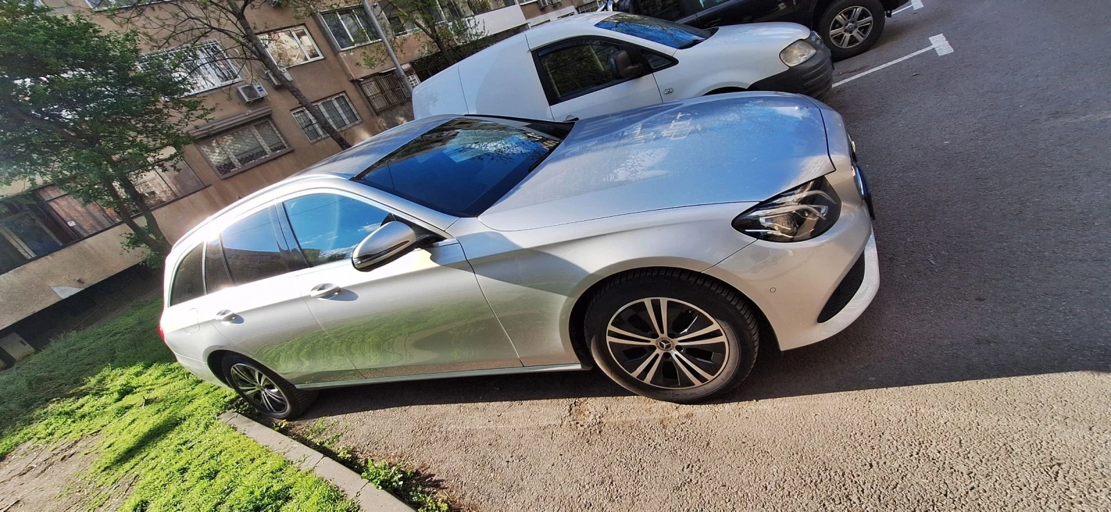 Mercedes-Benz E 220, снимка 6 - Автомобили и джипове - 55334719