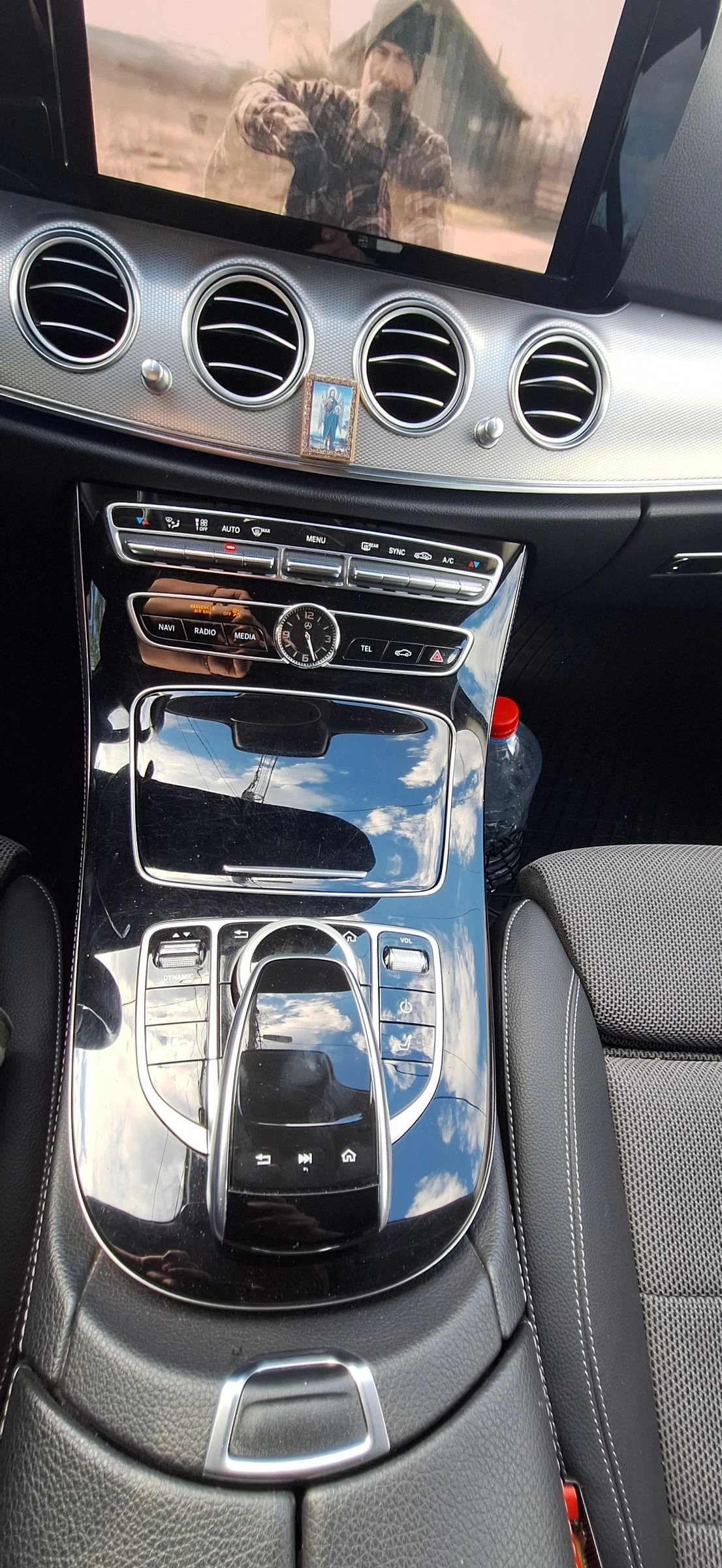 Mercedes-Benz E 220, снимка 14 - Автомобили и джипове - 55334719