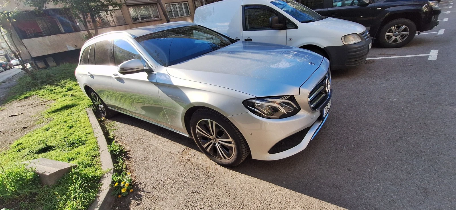 Mercedes-Benz E 220, снимка 3 - Автомобили и джипове - 55334719