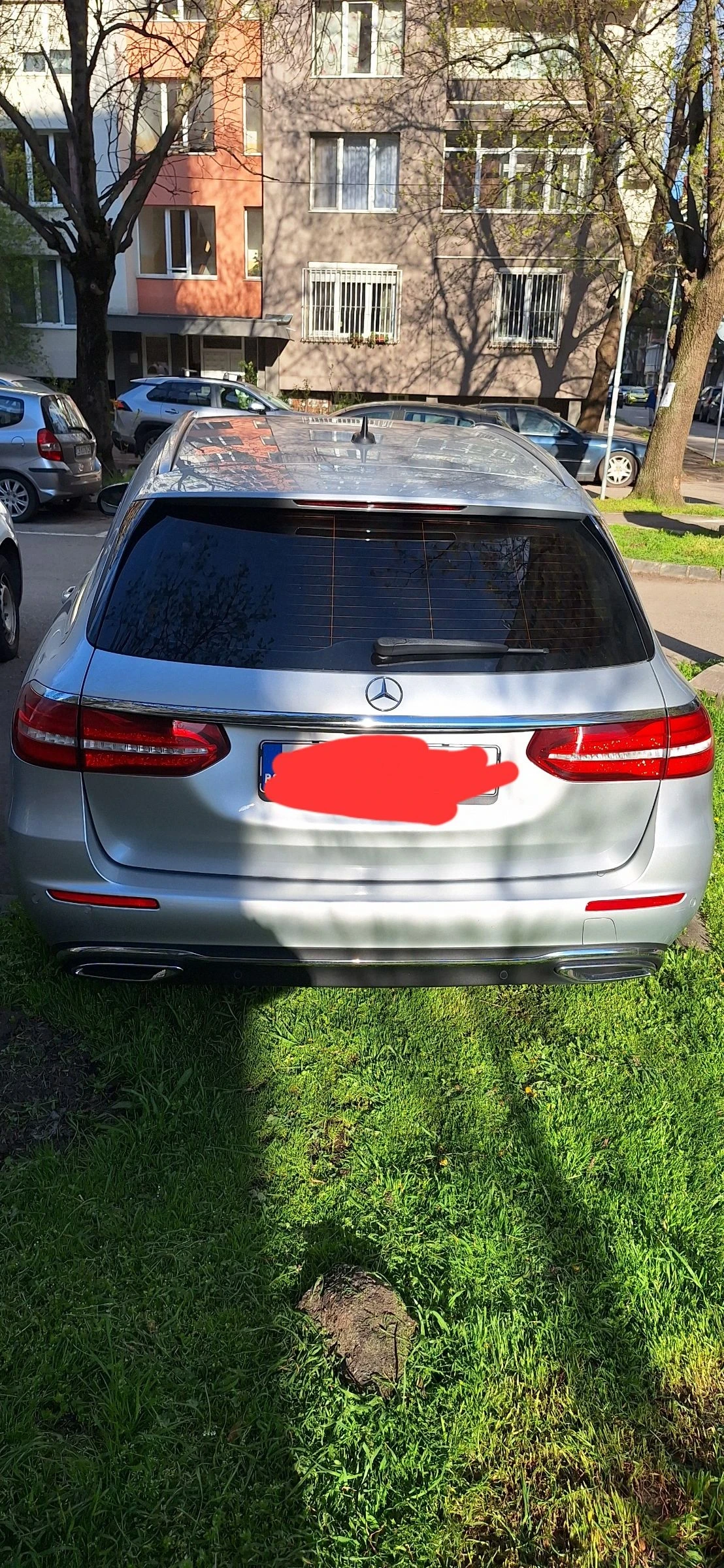Mercedes-Benz E 220, снимка 4 - Автомобили и джипове - 55334719