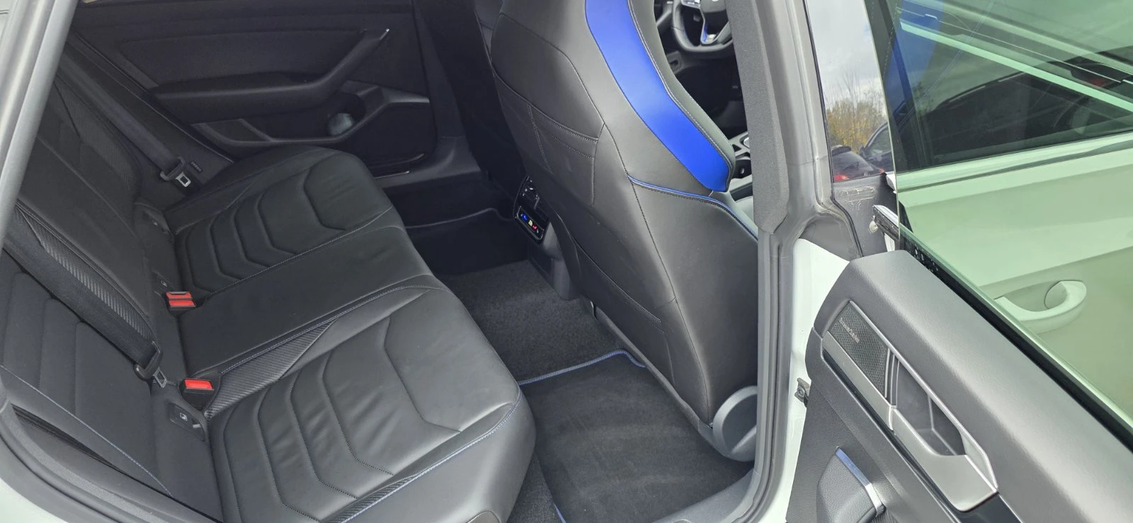 VW Arteon  R 2.0 TSI OPF 4MOTION, снимка 11 - Автомобили и джипове - 55581830