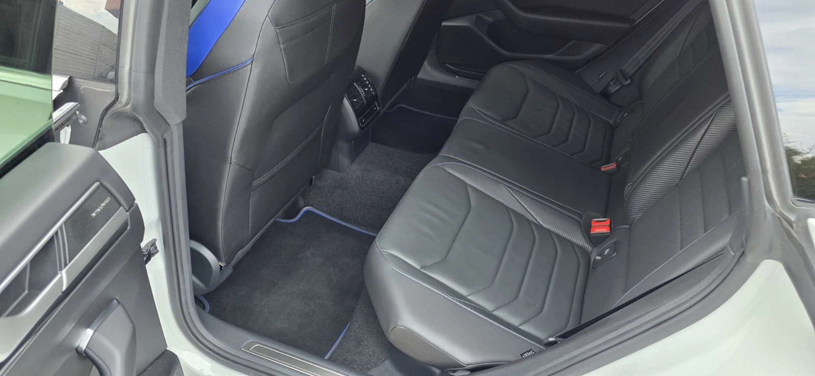 VW Arteon  R 2.0 TSI OPF 4MOTION, снимка 6 - Автомобили и джипове - 55581830