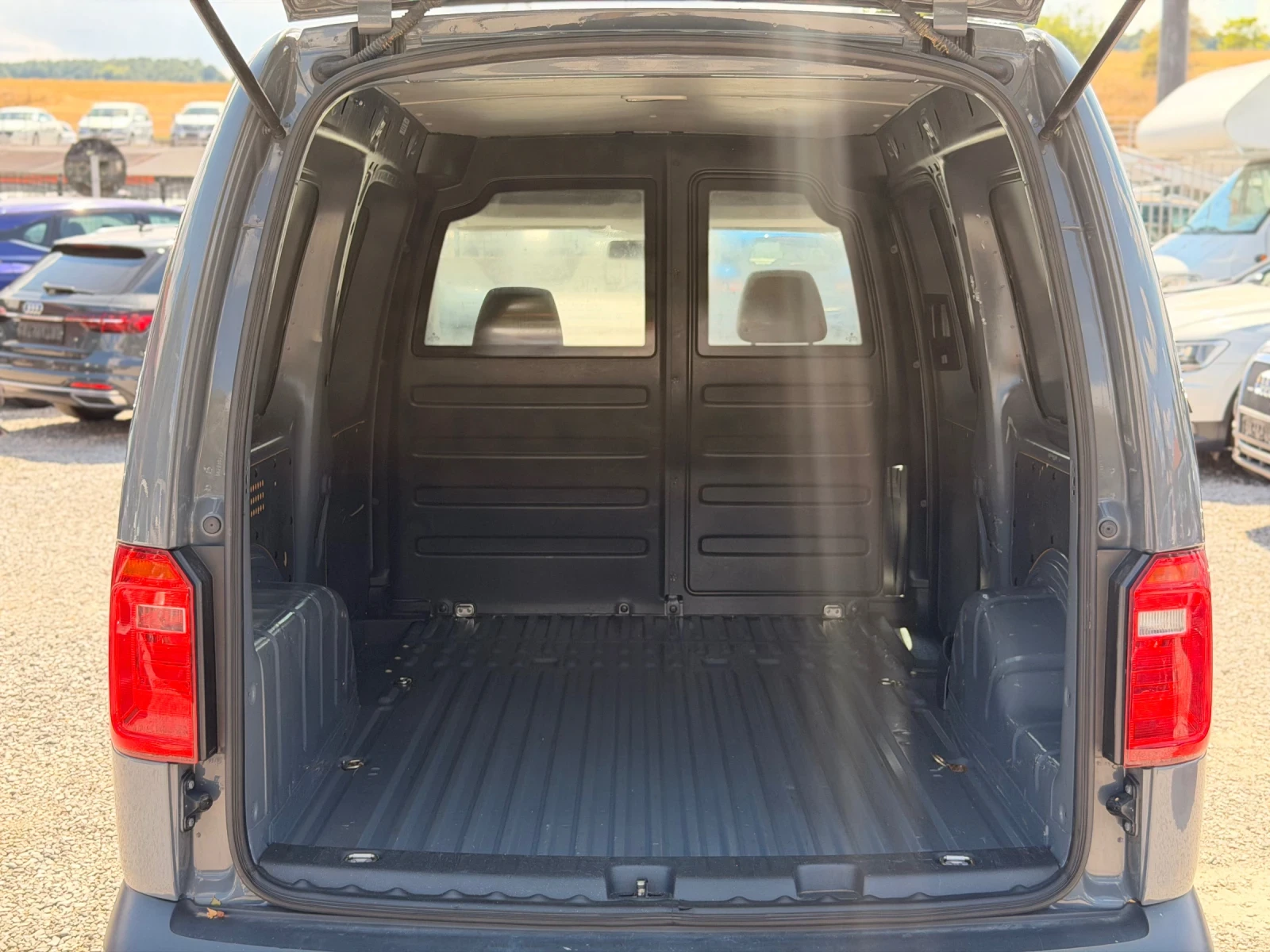 VW Caddy 2.0 TDI/ MAXI/ 4Motion/ Euro 6, снимка 12 - Автомобили и джипове - 55940049