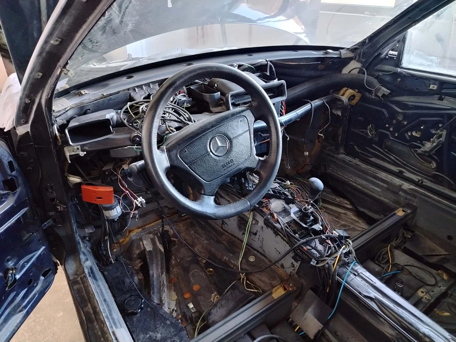 Mercedes-Benz 124 200CE, снимка 7 - Автомобили и джипове - 55953585