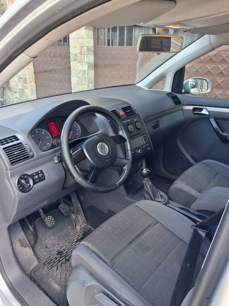 VW Touran 1.9TDI 105K KLIMA 6 SKOROSTI, снимка 11 - Автомобили и джипове - 56222330