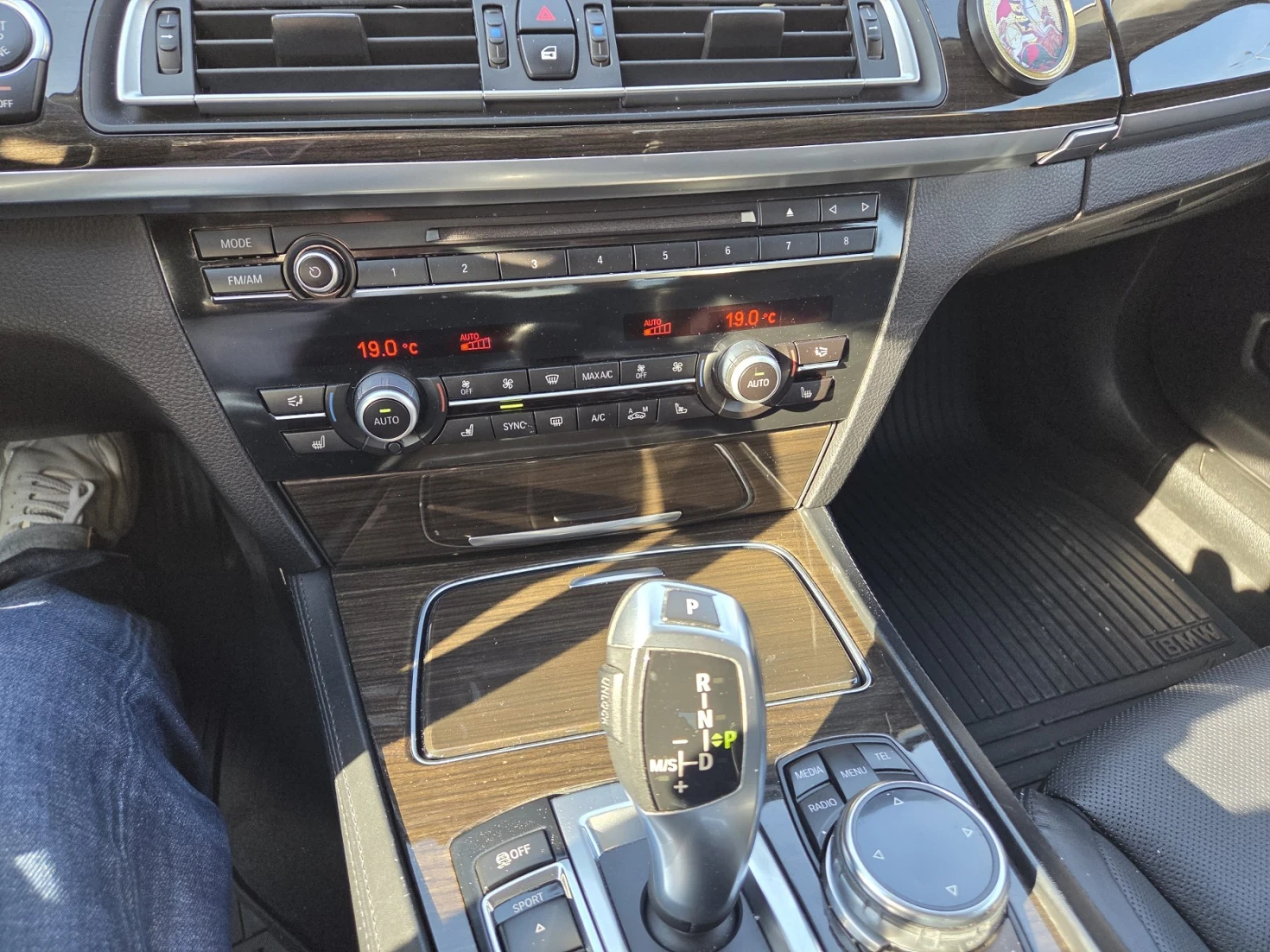 BMW 750 750i Xdrive , снимка 12 - Автомобили и джипове - 56361861