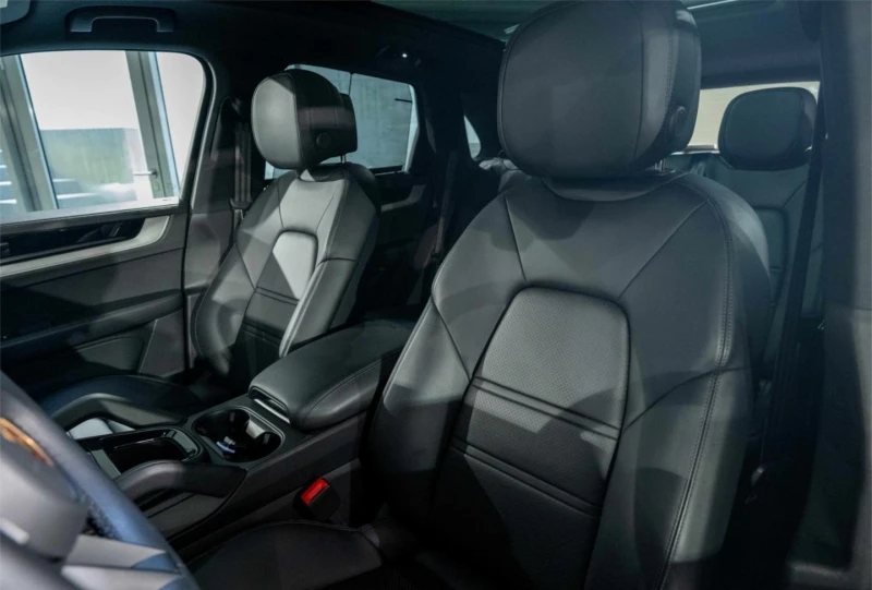 Porsche Cayenne E-HYBRID/FACELIFT/BOSE/PANO/360/SPORT CHRONO/, снимка 9 - Автомобили и джипове - 51881760