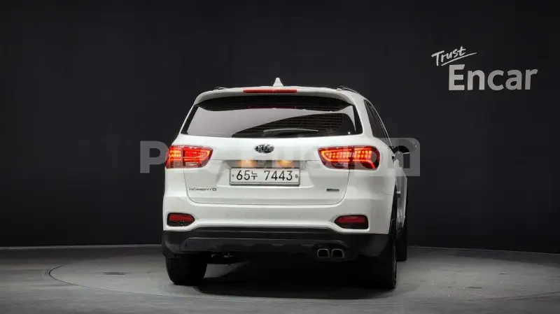 Kia Sorento 2.0 CRDI, снимка 4 - Автомобили и джипове - 54190046