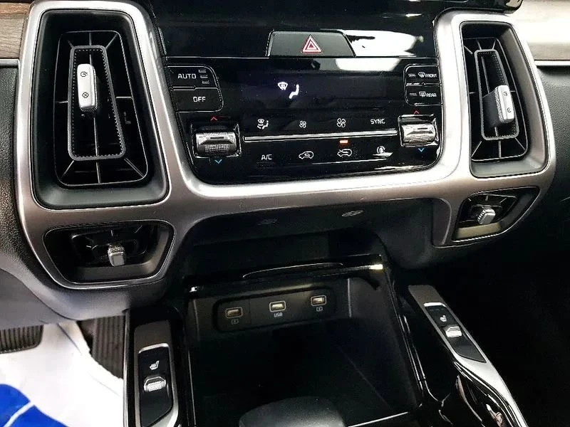 Kia Sorento, снимка 13 - Автомобили и джипове - 56737323