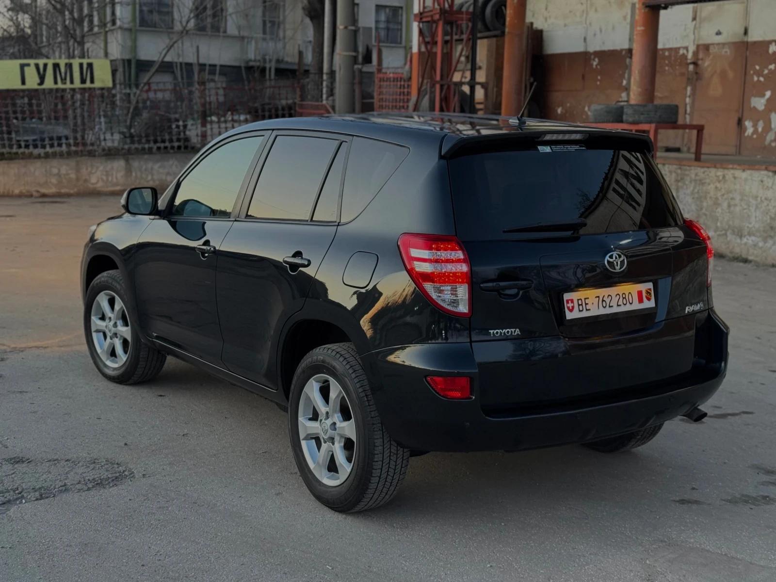 Toyota Rav4 !100ХИЛ КМ!КАТО НОВА!CH!4Х4!АТОМАТИК!, снимка 2 - Автомобили и джипове - 53818300