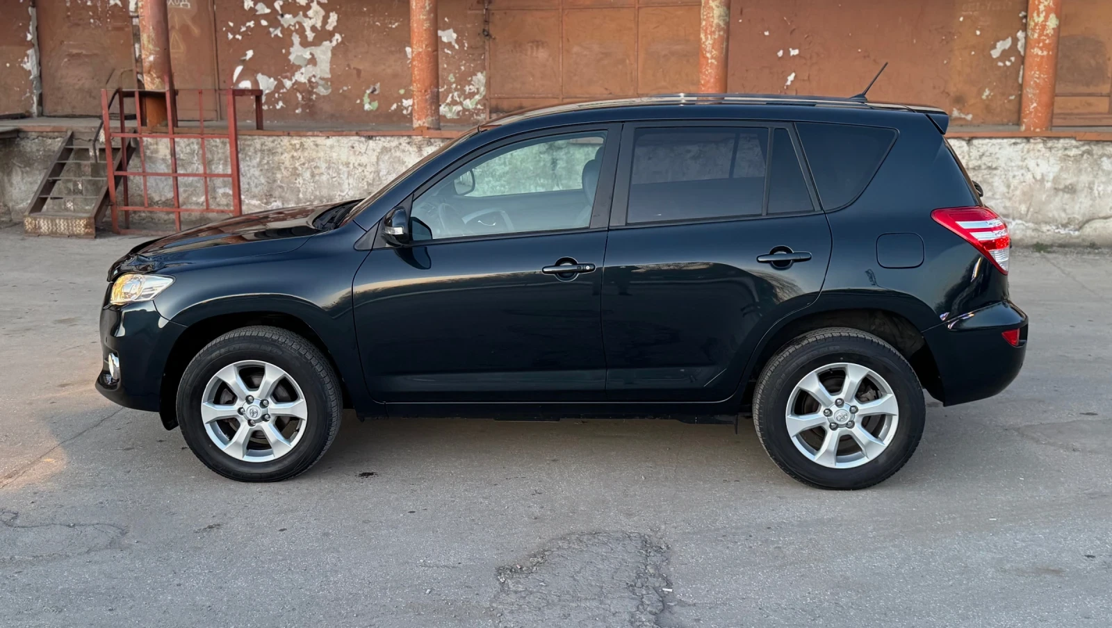 Toyota Rav4 !100ХИЛ КМ!КАТО НОВА!CH!4Х4!АТОМАТИК!, снимка 7 - Автомобили и джипове - 53818300