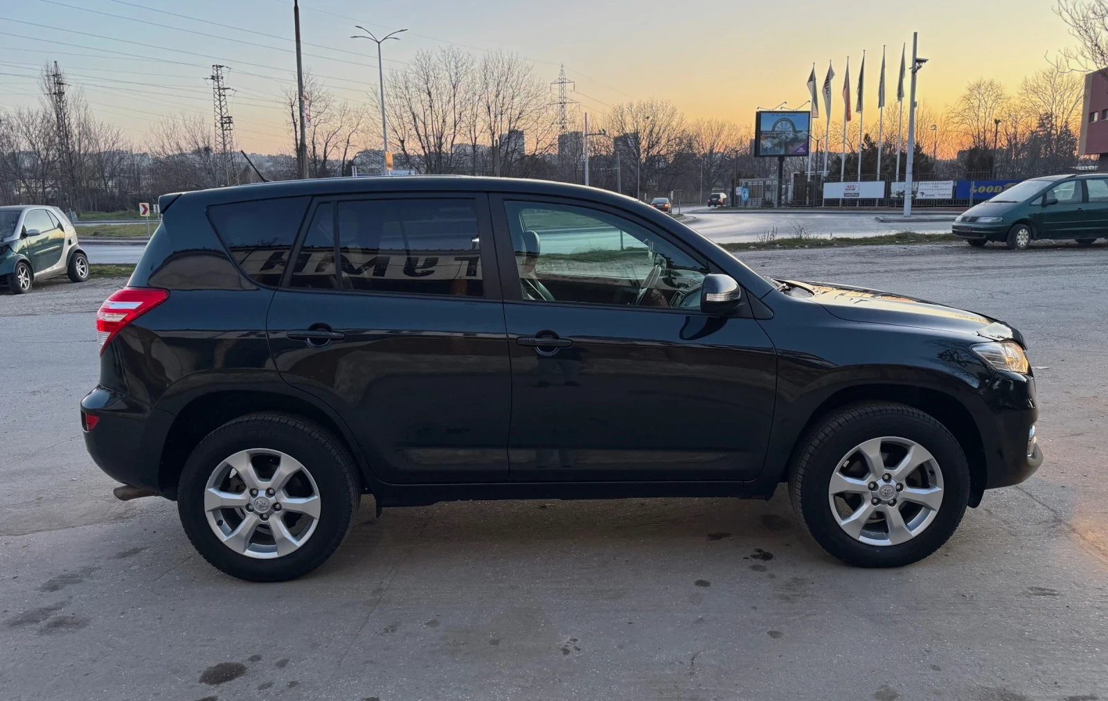 Toyota Rav4 !100ХИЛ КМ!КАТО НОВА!CH!4Х4!АТОМАТИК!, снимка 8 - Автомобили и джипове - 53818300