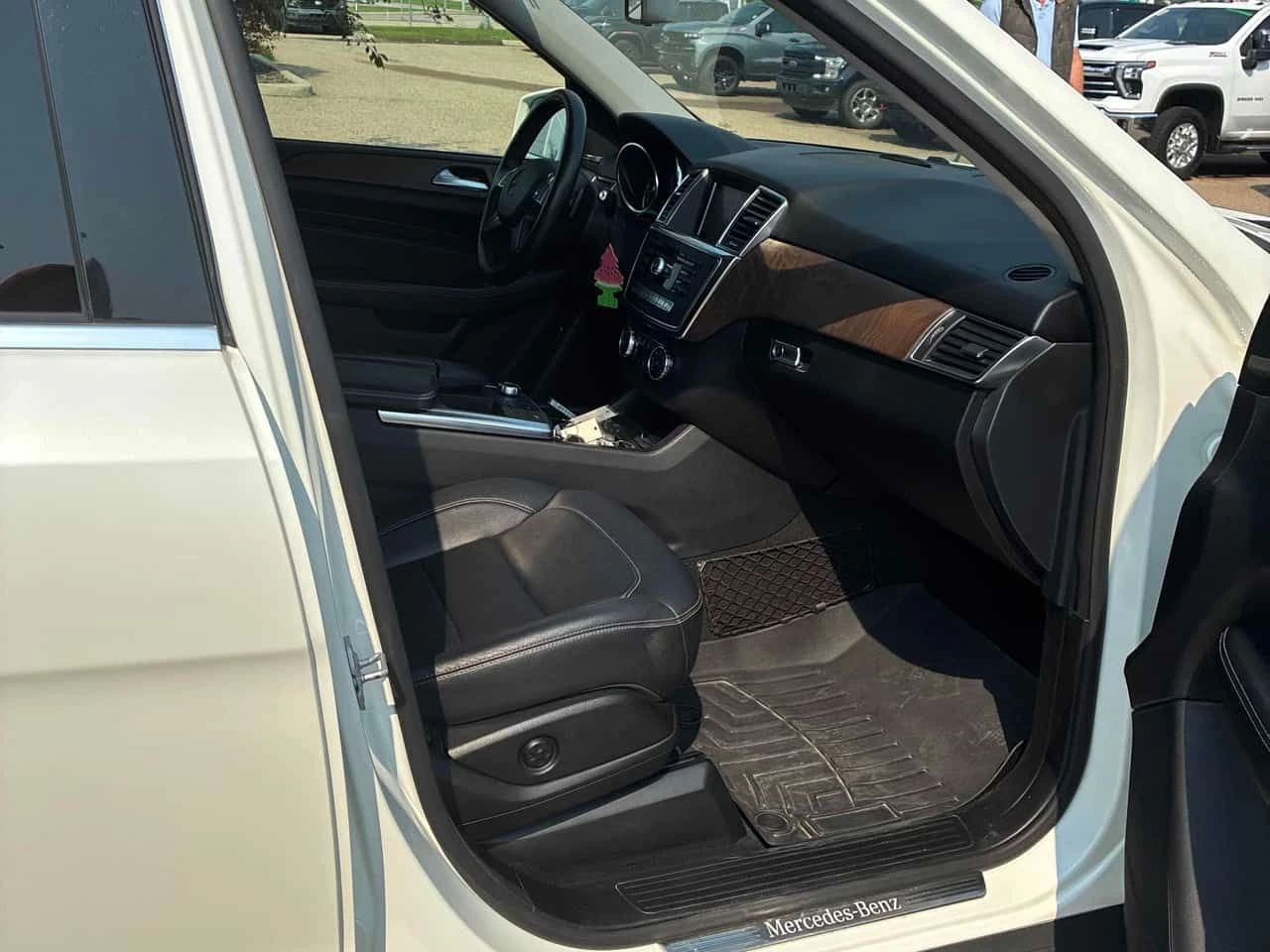 Mercedes-Benz ML 350 BlueTEC/ВТОРИ ГУМИ И ДЖАНТИ/ПОДГРЕВИ/ПАНОРАМА, снимка 10 - Автомобили и джипове - 55226417