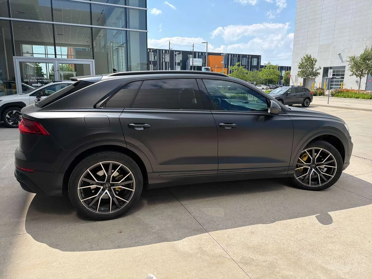 Audi Q8 TECHNIK * 360 KAMEРА* ОБДУХВАНЕ* ПАНОРАМА* , снимка 4 - Автомобили и джипове - 55255116