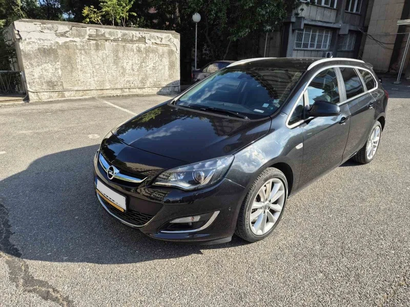 Opel Astra Sports Tourer, снимка 2 - Автомобили и джипове - 47793062