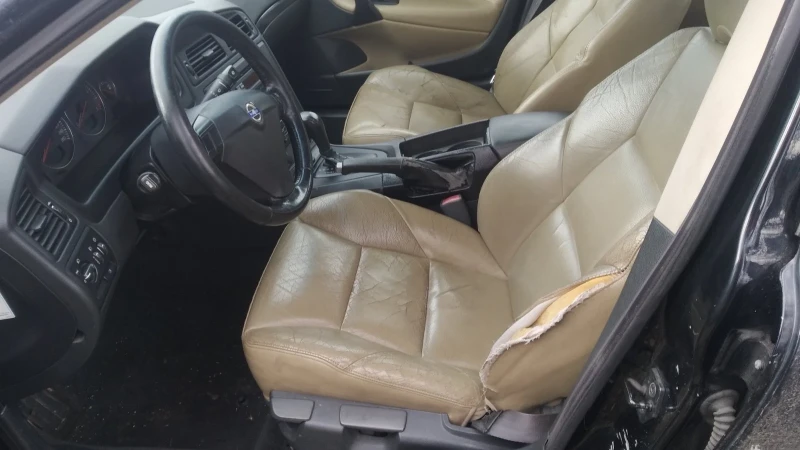 Volvo S60, снимка 3 - Автомобили и джипове - 48281478