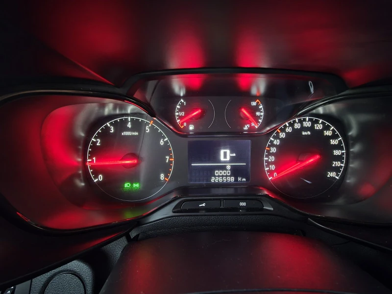 Opel Combo 1.5 HDI, снимка 16 - Автомобили и джипове - 52616956