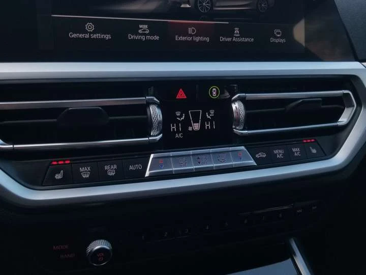 BMW 330 NO ACCIDENT| NAV| CAMERA/SENSORS| DRIVERS ASSIST| , снимка 14 - Автомобили и джипове - 53707027