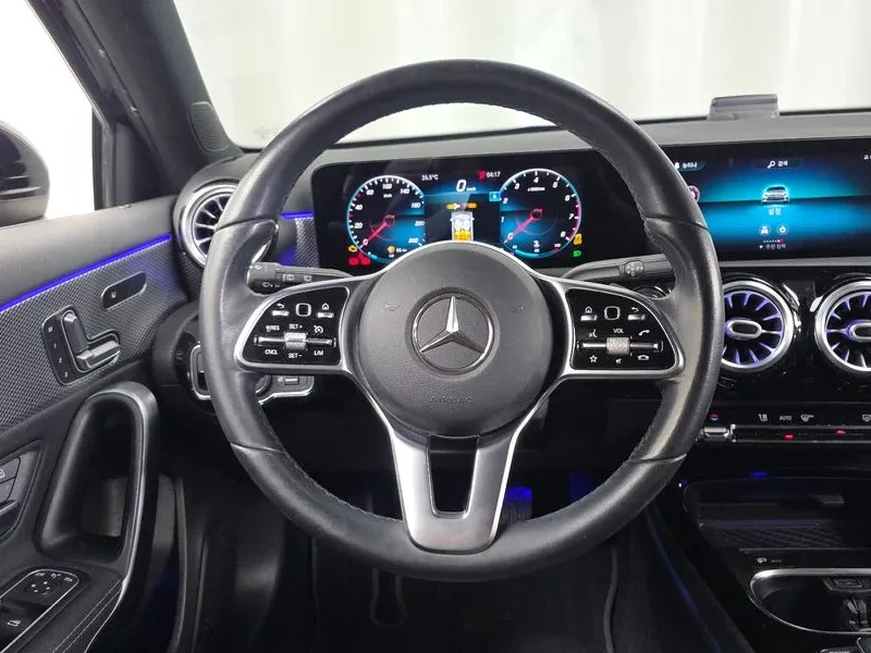 Mercedes-Benz A 220, снимка 13 - Автомобили и джипове - 55091167