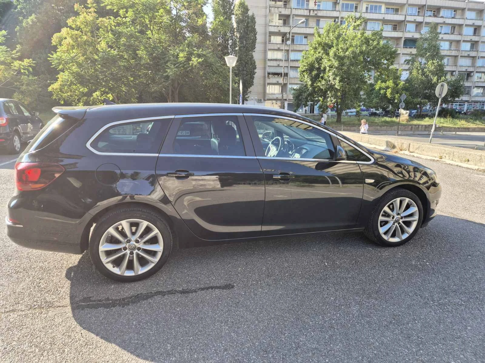 Opel Astra Sports Tourer - изображение 4