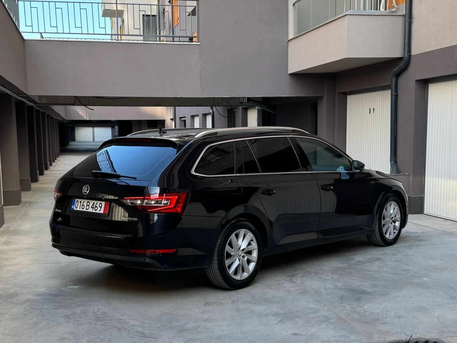 Skoda Superb 2.0TDi DSG - изображение 4