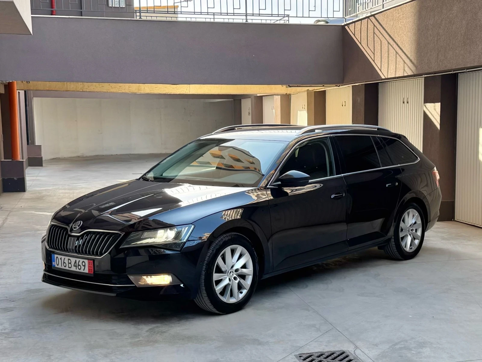 Skoda Superb 2.0TDi DSG - изображение 2